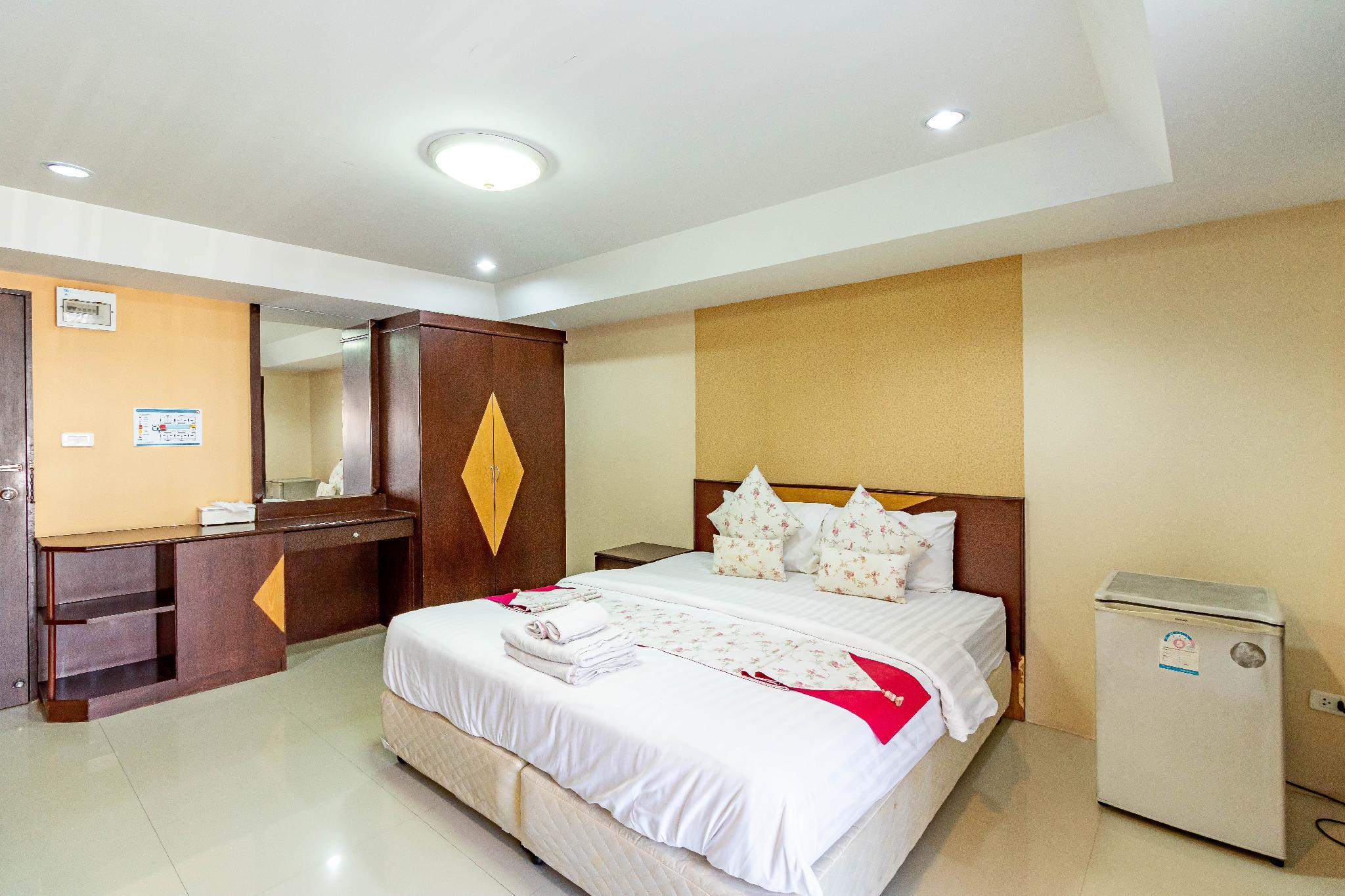 Grannylla Charoenkrung Aparthotel Bangkok Luaran gambar