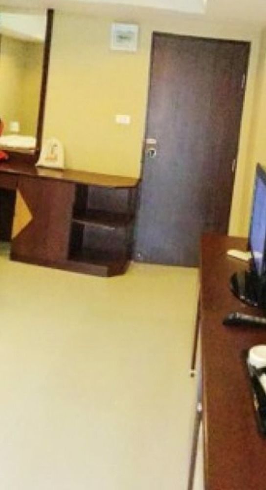 Grannylla Charoenkrung Aparthotel Bangkok Luaran gambar