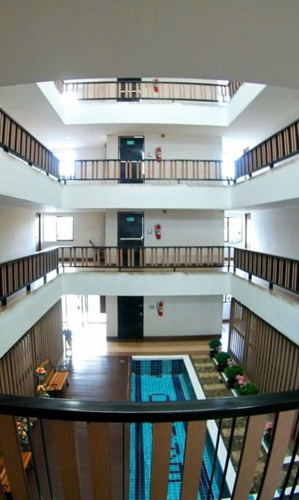 Grannylla Charoenkrung Aparthotel Bangkok Luaran gambar